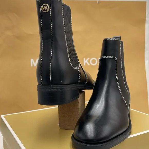 Michael Kors ELLA FLAT BOOTIE
FAUX LEATHER
49F4ELFE5L
BLACK - Picture 9 of 16